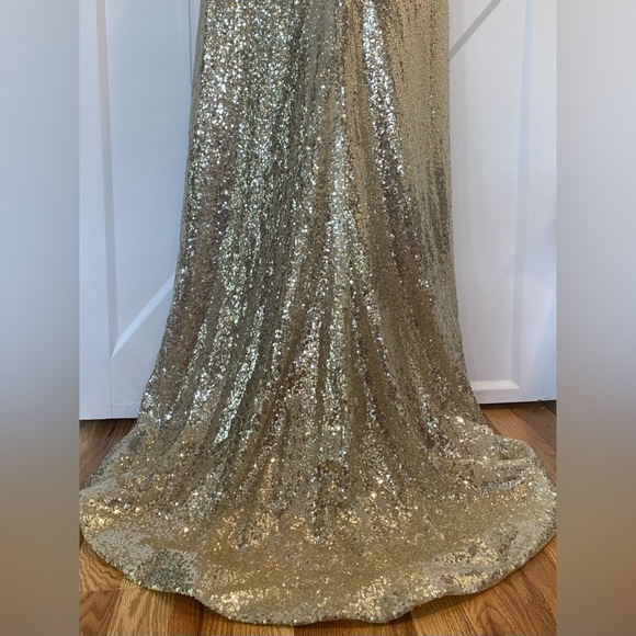 Beautiful gold‎ sequin dress w/train - Picture 10 of 13